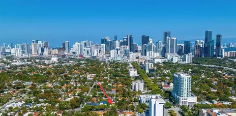 320 SW 26th Rd, Miami, FL 33129