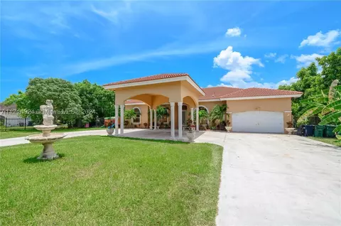 15492 SW 274th St, Homestead, FL 33032