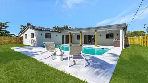 Exterior - 5212 Monroe St, Hollywood, FL 33021 photo 4 of 6