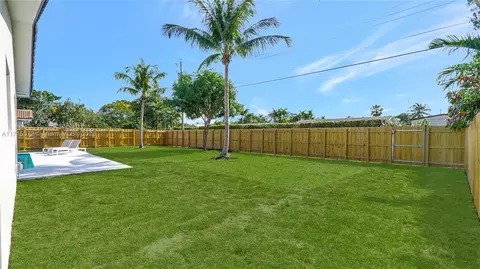 Exterior - 5212 Monroe St, Hollywood, FL 33021 photo 5 of 6