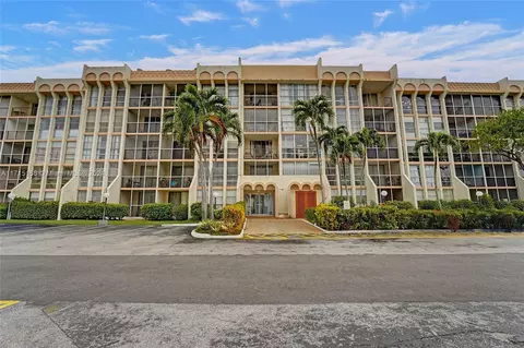 601 Three Islands Blvd #205, Hallandale Beach, FL 33009