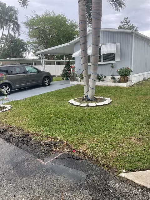 462 NW 51st St, Pompano Beach, FL 33064
