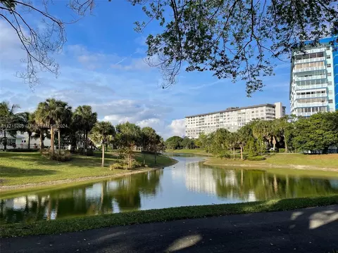 4200 Hillcrest Dr #419, Hollywood, FL 33021