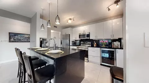 3800 Hillcrest Dr #902, Hollywood, FL 33021