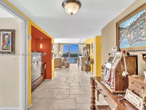 900 Bay Dr #927, Miami Beach, FL 33141
