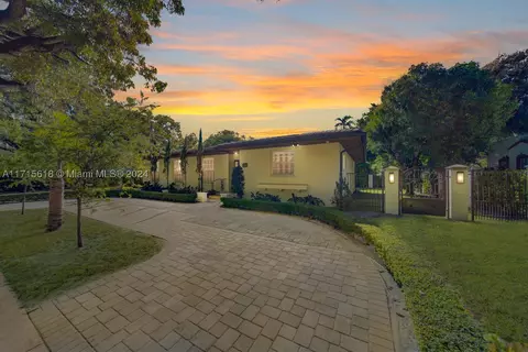 800 Valencia Ave, Coral Gables, FL 33134