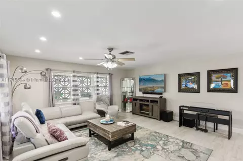 114 NE 2nd Pl, Dania Beach, FL 33004