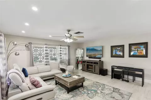 114 NE 2nd Pl, Dania Beach, FL 33004