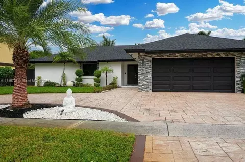 730 SW 95th Ter, Pembroke Pines, FL 33025