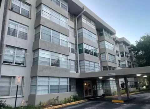 6700 Cypress Rd #512, Plantation, FL 33317