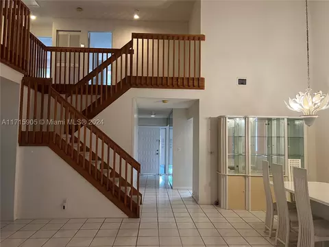 3890 Amalfi Dr, Hollywood, FL 33021