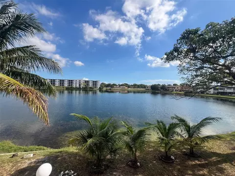 19105 NE 2nd Ave #2114, Miami, FL 33179