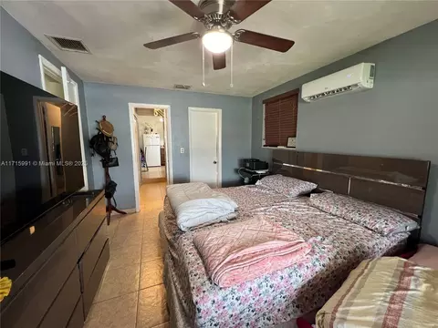 Bedroom - 546 E 27th St, Hialeah, FL 33013 photo 6 of 6