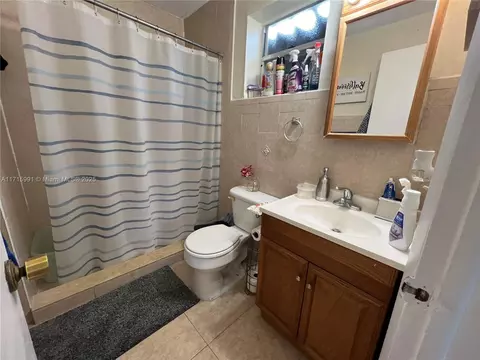 Bath - 546 E 27th St, Hialeah, FL 33013 photo 3 of 3