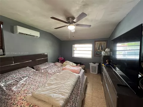 Bedroom - 546 E 27th St, Hialeah, FL 33013 photo 5 of 6