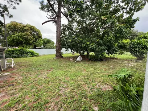 Exterior - 546 E 27th St, Hialeah, FL 33013 photo 4 of 6