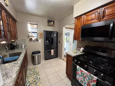 Kitchen - 546 E 27th St, Hialeah, FL 33013 photo 3 of 3