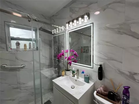 Bath - 546 E 27th St, Hialeah, FL 33013 photo 2 of 3