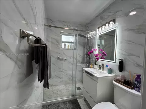 Bath - 546 E 27th St, Hialeah, FL 33013 photo 1 of 3