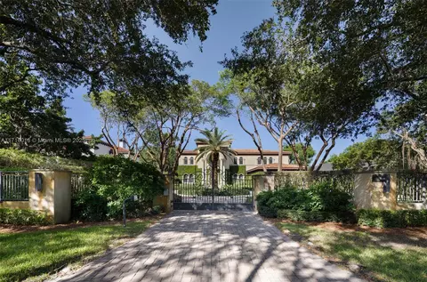 9940 W Suburban Dr, Pinecrest, FL 33156