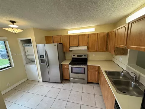 8041 Southgate Blvd #H5, North Lauderdale, FL 33068