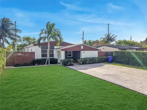 1414 NE 183rd St, North Miami Beach, FL 33179