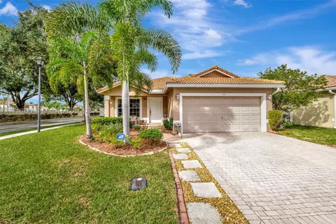 842 SW 120th Ave, Pembroke Pines, FL 33025