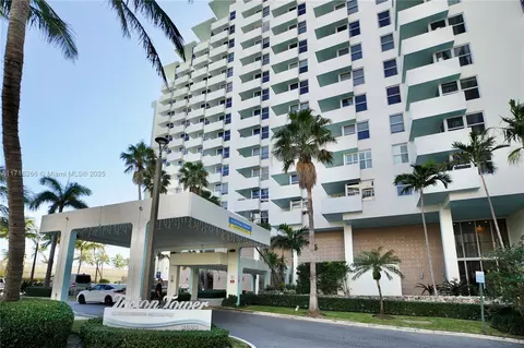 2899 Collins Ave #506, Miami Beach, FL 33140
