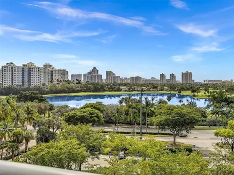 3731 N Country Club Dr #826, Aventura, FL 33180