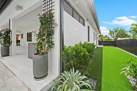Exterior - 715 E 56th St, Hialeah, FL 33013 photo 12 of 12
