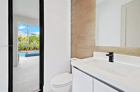 Bath - 715 E 56th St, Hialeah, FL 33013 photo 2 of 5