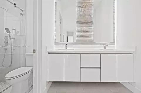 Bath - 715 E 56th St, Hialeah, FL 33013 photo 3 of 5