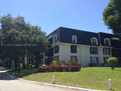 3680 Inverrary Dr #1F, Lauderhill, FL 33319