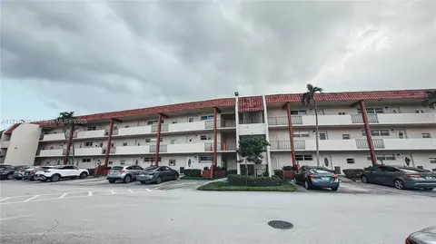 311 S Hollybrook Dr #308, Pembroke Pines, FL 33025