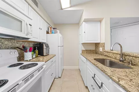 2866 S University Dr #5303, Davie, FL 33328