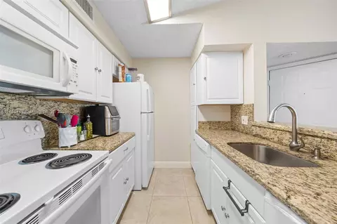 2866 S University Dr #5303, Davie, FL 33328