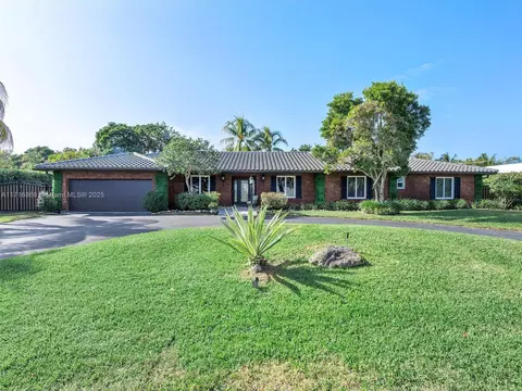 801 W Tropical Way, Plantation, FL 33317
