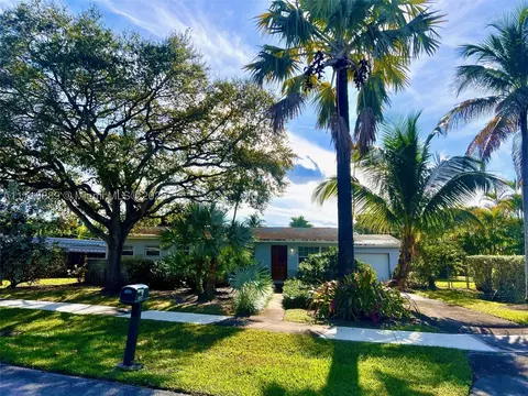 10260 Dolphin Rd, Cutler Bay, FL 33157