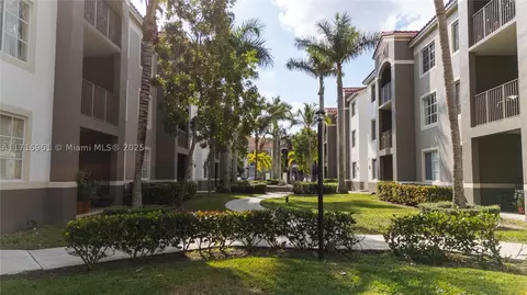 6851 SW 44th St #207, Miami, FL 33155