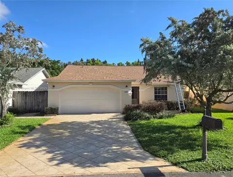 5065 N Foxhall Dr N, West Palm Beach, FL 33417