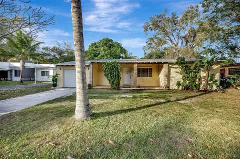 645 NE 159th St, Miami, FL 33162