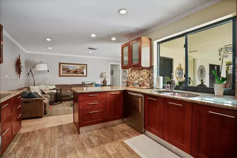 6300 Simmons St, Miami Lakes, FL 33014 photo 10