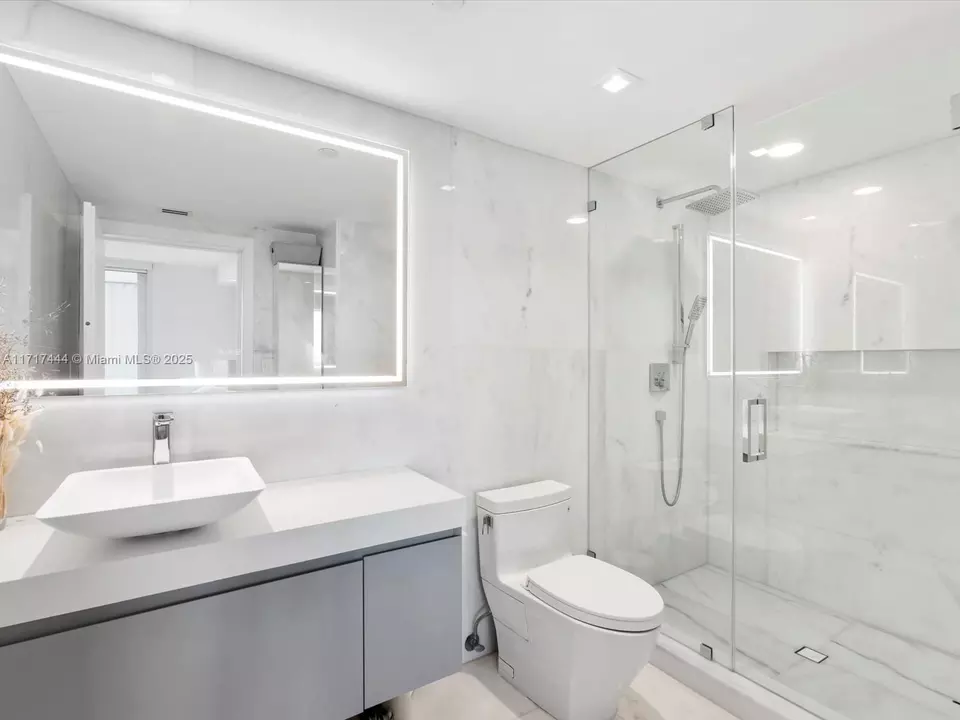 Bath - 19955 NE 38th Ct #1103, Aventura, FL 33180 photo 5 of 6