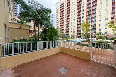 7350 SW 89th St #601S, Miami, FL 33156
