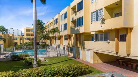 1555 W 44th Pl #242, Hialeah, FL 33012