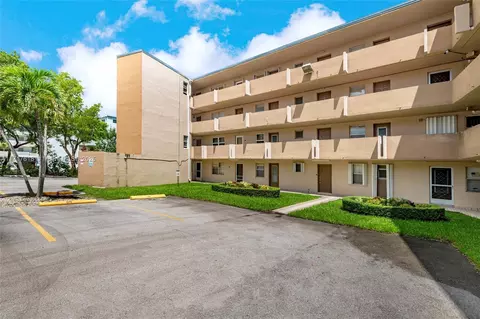 1401 NE 191st St #D101, Miami, FL 33179