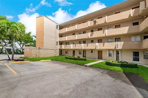 1401 NE 191st St #D101, Miami, FL 33179