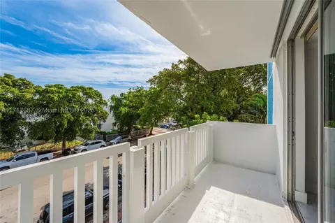 910 Michigan Ave #301, Miami Beach, FL 33139