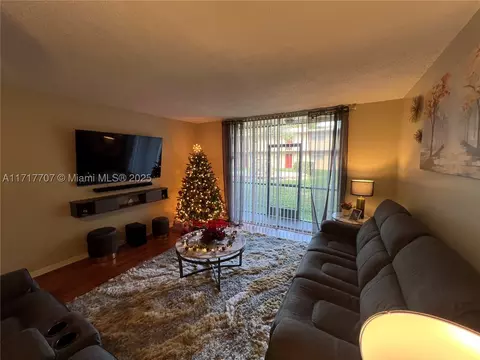 7173 Orange Dr #104B, Davie, FL 33314