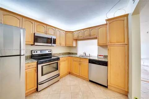 3905 N Nob Hill Rd #106, Sunrise, FL 33351